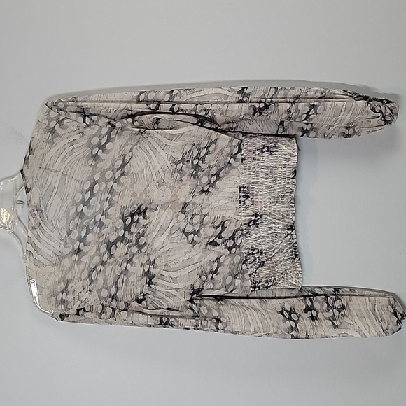 Bebe gray animal print sheer surplice neck blouse smocked hem Medium - Picture 4 of 10